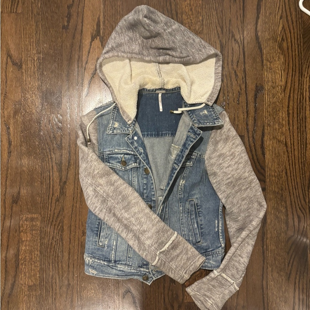 Free People distressed Denim Jacket with gray Sleeves - Picture 7 of 8